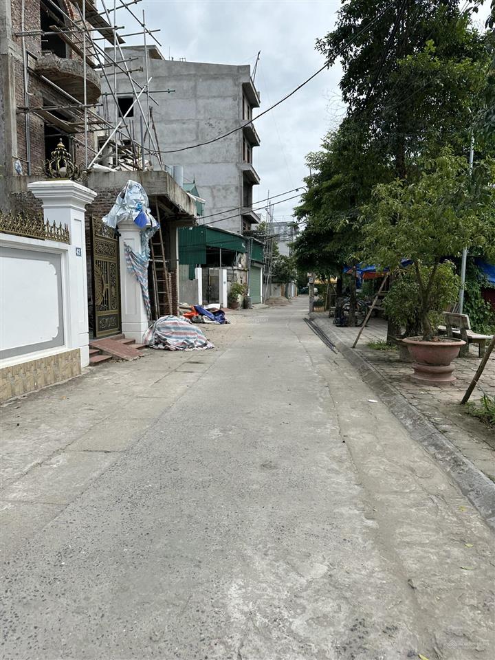 106m2, mt 4,8m. giá 52tr/m2. sát tổ hợp ga ngọc hồi. ô tô đỗ cửa  đường thông