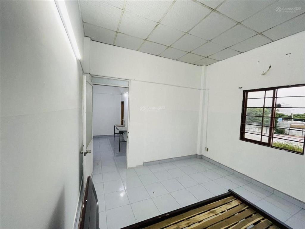 Giảm 500 tr chính chủ cgb dảy trọ 300m2  ngang 10m dòng tiền 50tr/th đường 8m vỉa hè thông