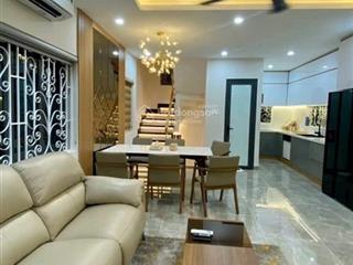 Quận 10  nhà đẹp 4 mặt thoáng nội thất xịn  ngang khủng 5.3m  xe hơi đậu trong nhà