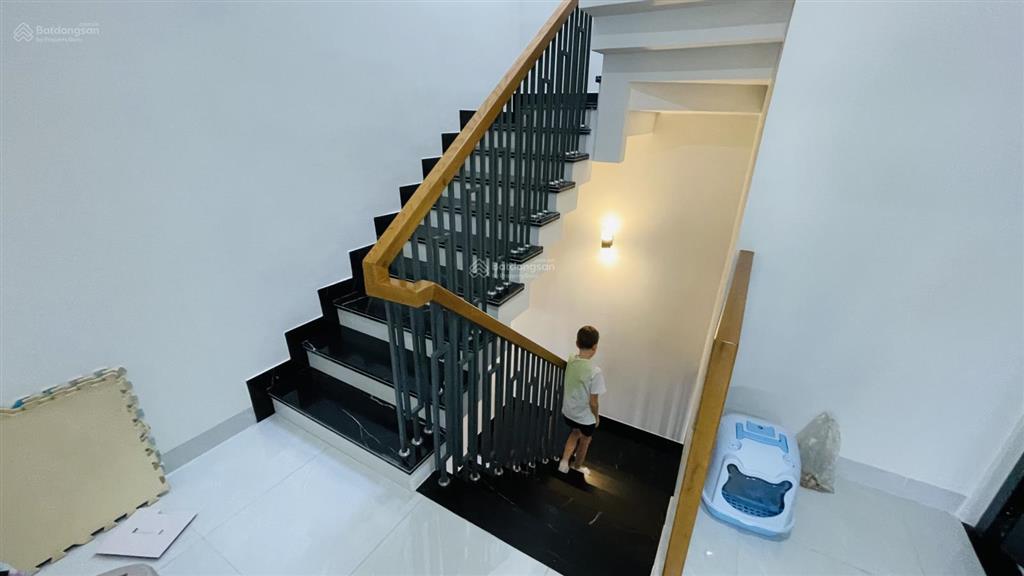 Bán nhà gần biển hòn chồng nha trang đường ô tô giá rẻ ngang đẹp hướng đông sổ hồng hoàn công