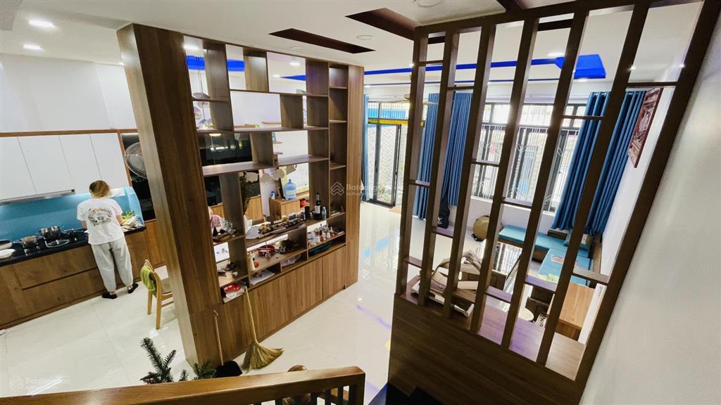 Bán nhà gần biển hòn chồng nha trang đường ô tô giá rẻ ngang đẹp hướng đông sổ hồng hoàn công