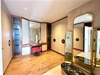 Duy nhất ! penthouse giá siêu tốt, 342m2 ban công view trọn hồ tây, full tiện ích, sẵn slot ô tô