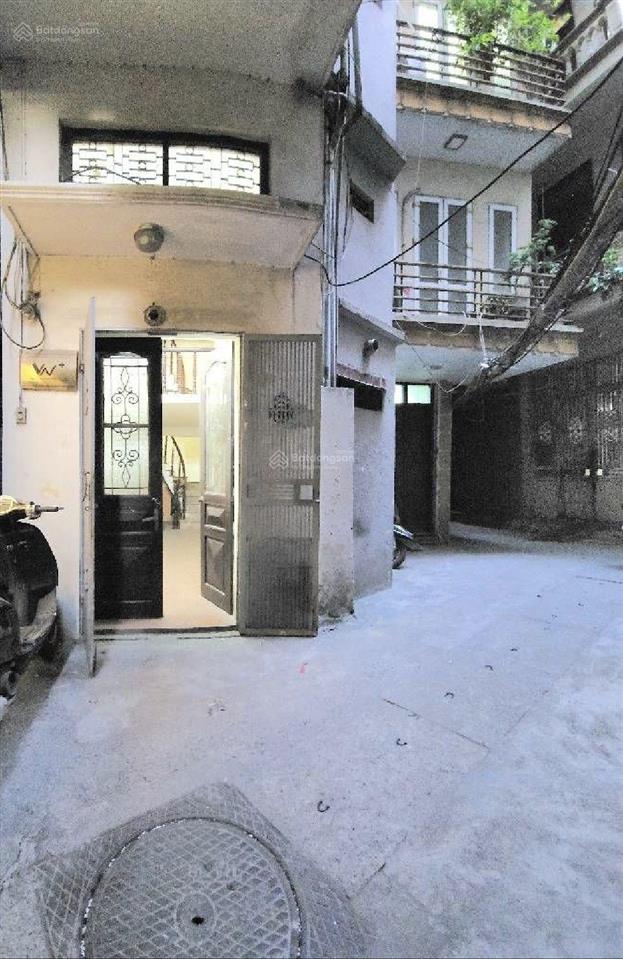 Chỉ còn 1 căn này /. sổ đỏ riêng./chỉ 5 tỷ.
ngay ngã tư lò đúc.3 tầng.1 nhà ra mặt phố.