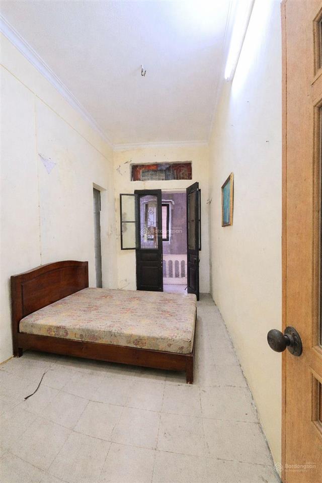 Chỉ còn 1 căn này /. sổ đỏ riêng./chỉ 5 tỷ.
ngay ngã tư lò đúc.3 tầng.1 nhà ra mặt phố.