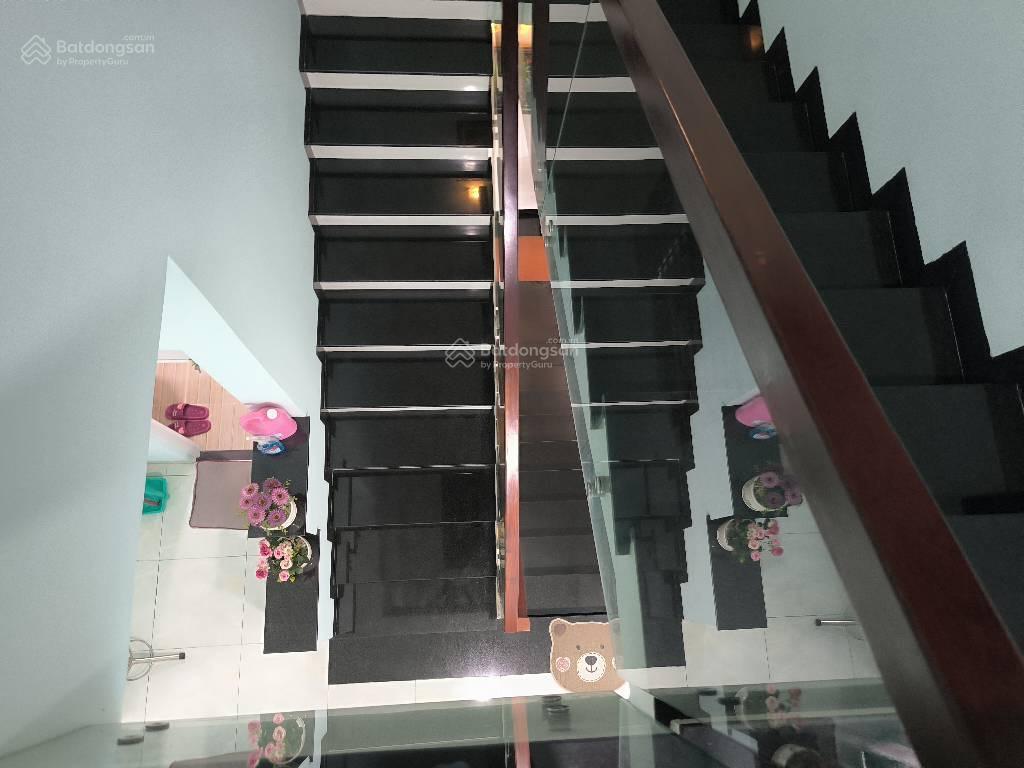 Sieu phẩm 3 tầng dt 162m ( 5,3 x 29 ) nở hậu 6m ,nhà mặt tiền đường số 20 hiệp bình chánh thủ đức