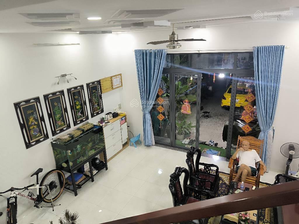 Sieu phẩm 3 tầng dt 162m ( 5,3 x 29 ) nở hậu 6m ,nhà mặt tiền đường số 20 hiệp bình chánh thủ đức