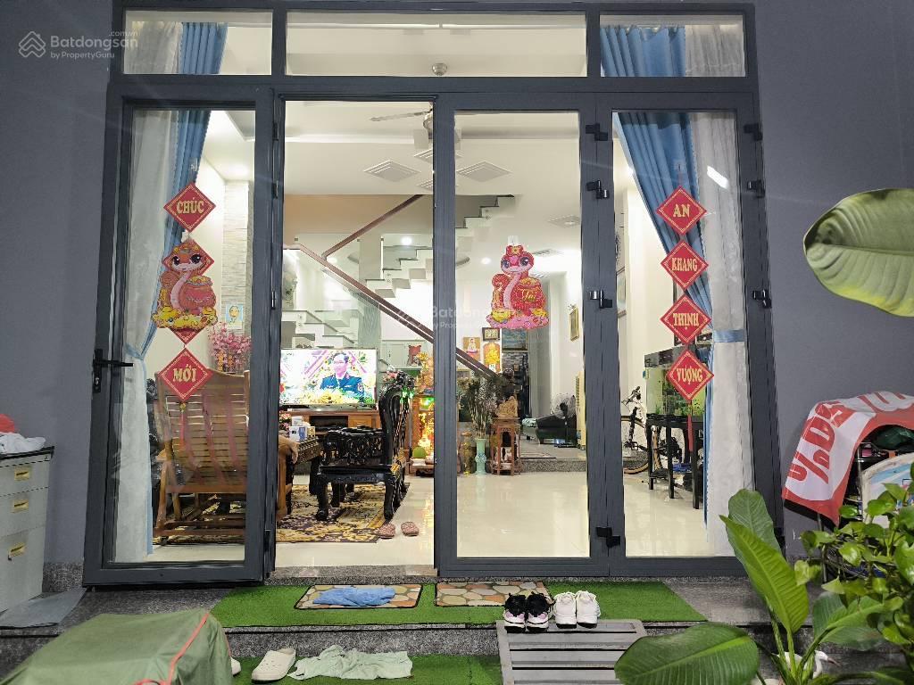 Sieu phẩm 3 tầng dt 162m ( 5,3 x 29 ) nở hậu 6m ,nhà mặt tiền đường số 20 hiệp bình chánh thủ đức