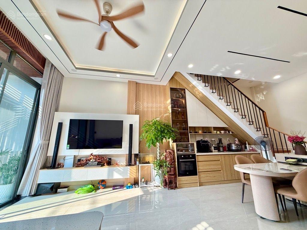 Sieu phẩm 2 tầng dt 100m ( 5 x 20 ) nhà 2 mặt tiền trước sau đường số 20 p hiệp bình chánh thủ đức