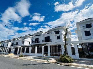 Chỉ 5 căn biệt thự giá ngoại giao view sông ngay đại đô thị 214ha của sun group .