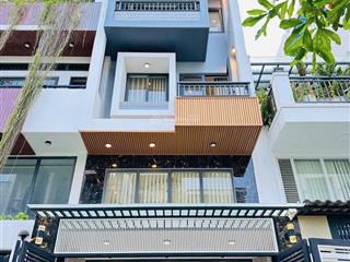 Nhà đẹp 5 tầng (thang máy) hoàn công đầy đủ + sát mặt tiền phạm văn đồng, xách vali vào ở ngay