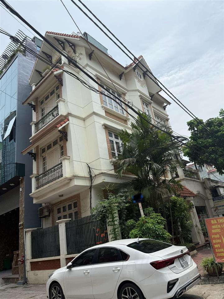 Chính chủ bán gấp nhà giải phóng, dt 50m2, lô góc, trước nhà oto tránh, gala oto đầy đủ, giá 13.5tỷ