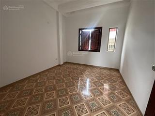 Bán nhà cầu giấy  dân xây  ngõ nông  50m ra ô tô  7 ngủ  42m2  9.5 tỷ