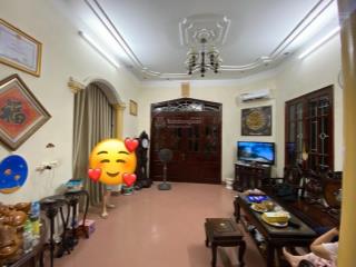 Bán bt vip sân vườn xuân thuỷ ô tô 7 chỗ đỗ cổng3 thoáng154m241.5 tỷ