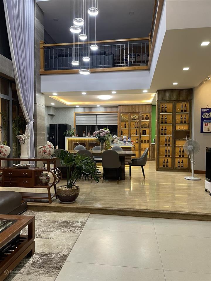 Bán biệt thự sân vườn tại villa park, 342m2, view đẹp, q9, hcm