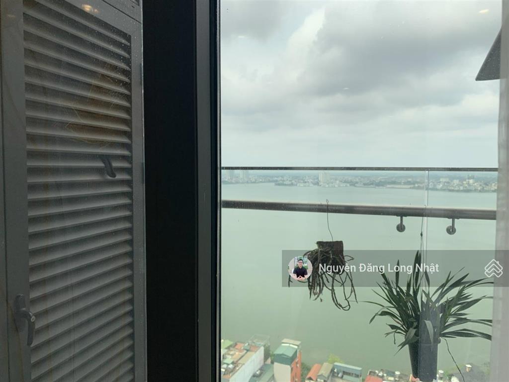 Bán căn hộ 98m2 2pn ở watermark 395 lạc long quân view hồ tây hướng mát giá cực tốt.  0364 224 ***