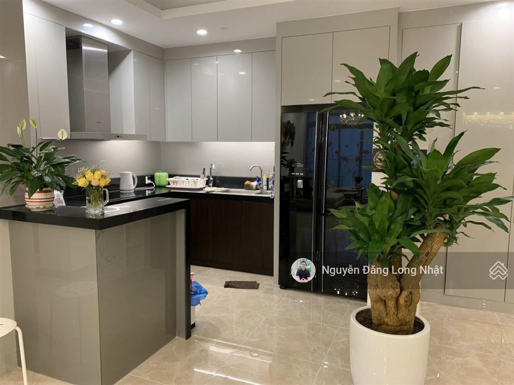 Bán căn hộ 98m2 2pn ở watermark 395 lạc long quân view hồ tây hướng mát giá cực tốt.  0364 224 ***