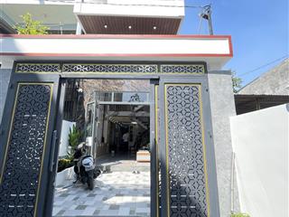 Nhà mới hoàn thiện 100% vào ở ngay 1 trệt 1 lầu 1 lửng, sân xe máy rộng 3 pn