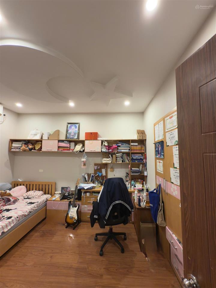 Căn hộ chung cư 3 phòng ngủ, 2 vệ sinh, tầng trung