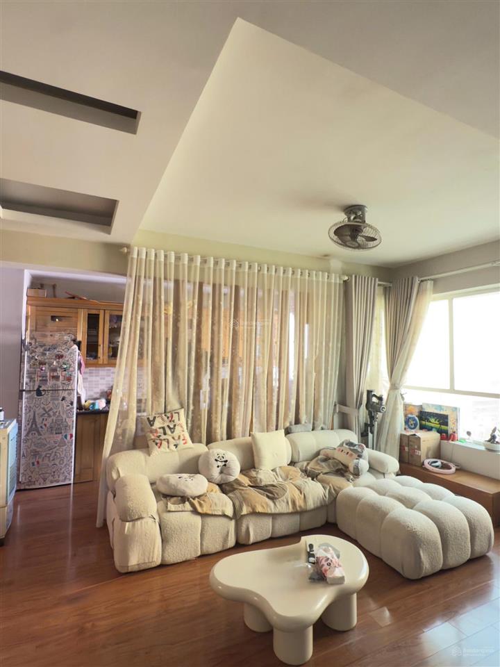 Căn hộ chung cư 3 phòng ngủ, 2 vệ sinh, tầng trung