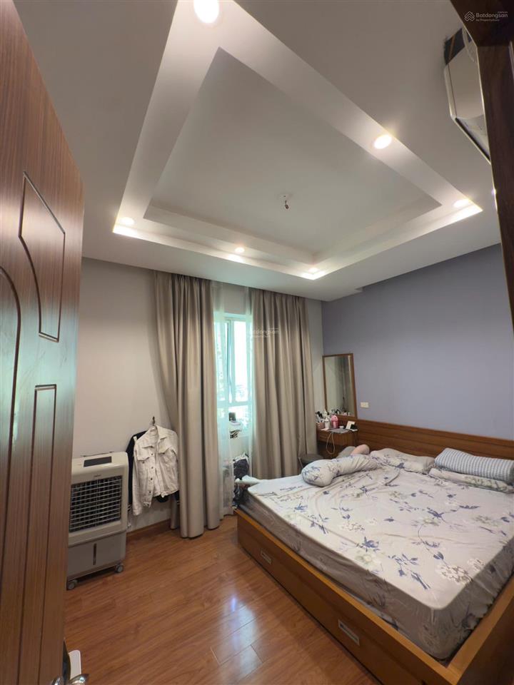 Căn hộ chung cư 3 phòng ngủ, 2 vệ sinh, tầng trung