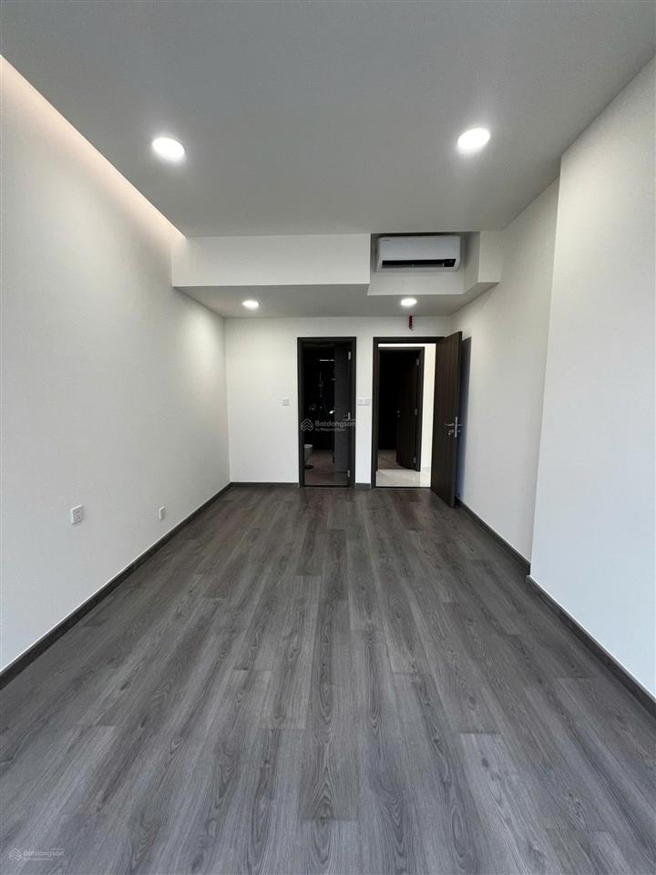 Bán căn hộ diamond centery, 96m2 2pn + 2wc, nội thất cơ bản, giá bán 7.4 tỷ (còn thương lượng)