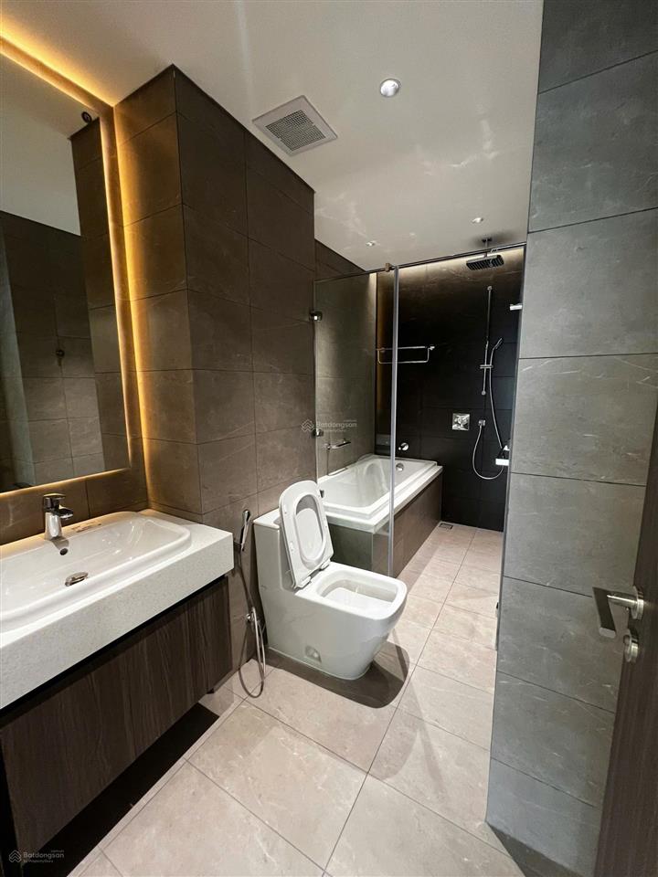 Bán căn hộ diamond centery, 96m2 2pn + 2wc, nội thất cơ bản, giá bán 7.4 tỷ (còn thương lượng)