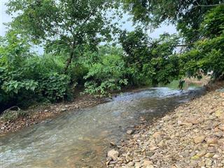 Chính chủ cần chuyển nhượng 5m mặt tiền với dt 200m trong sổ 150m có 100m thổ cư tại yên bài hn