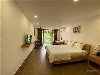 Studio ban công tone gỗ  bao phí chỉ tính điện  có bảo vệ 24/24