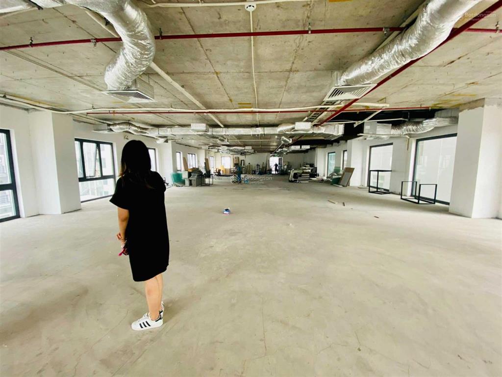 Cho thuê văn phòng mới, giá rẻ, diện tích 200 m2, tại quận 1