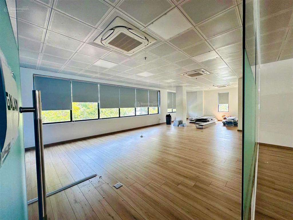 Cho thuê văn phòng mới, giá rẻ, diện tích 200m2, tại quận 2
