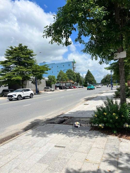 Đất thổ cư ngay bv xuyên á sát bên vinhome hóc môn. diện tích 135m2 giá 1 tỷ 650tr xây dựng ngay