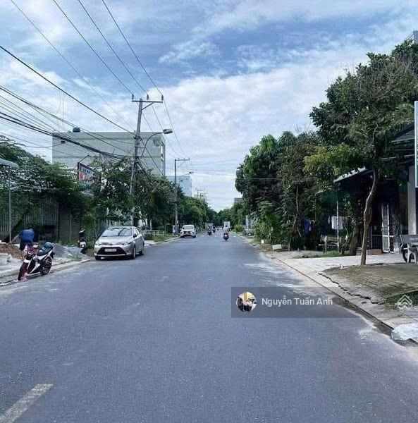 Đất thổ cư ngay bv xuyên á sát bên vinhome hóc môn. diện tích 135m2 giá 1 tỷ 650tr xây dựng ngay