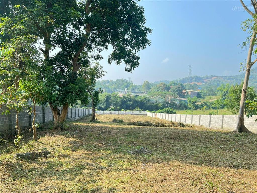 Cần bán 1212.6m2 có 400m2 đất ở bám trục chính liên thôn 17m, hoà sơn, lương sơn 6.7tr/m2