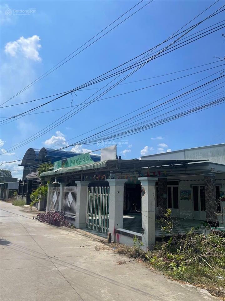 Bán nhà phố trung tâm thị trấn bến cầu tây ninh diện tích hơn 1000m2, giá chỉ 3,9 tỷ
