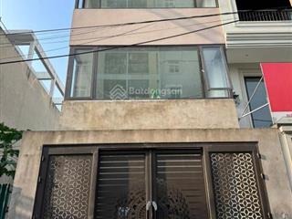 Cho thuê gấp nhà view hồ hoàng cầu, 85m  5 tầng, nhà mới đẹp, đường 2 oto tránh, giá 30tr