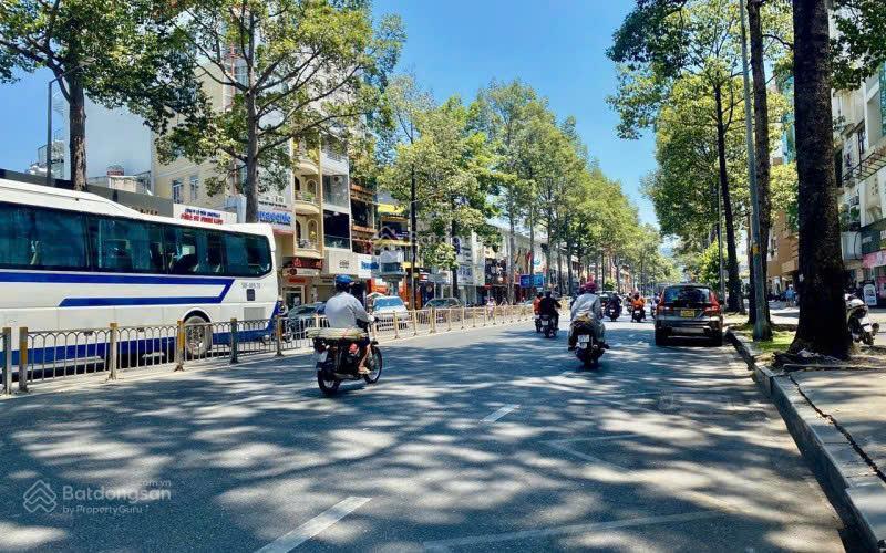 Dt 10x24m, mt ngay trần hưng đạo, gần bến thành, hđt 259,33 triệu/th