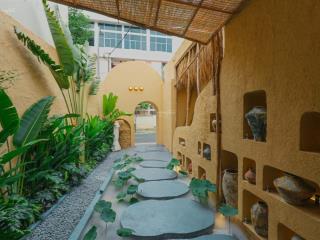 Chỉ bằng giá hẻm, mtkd sầm uất ngay lê quang định, kế phú nhuận, dt 241m2, quá đẹp