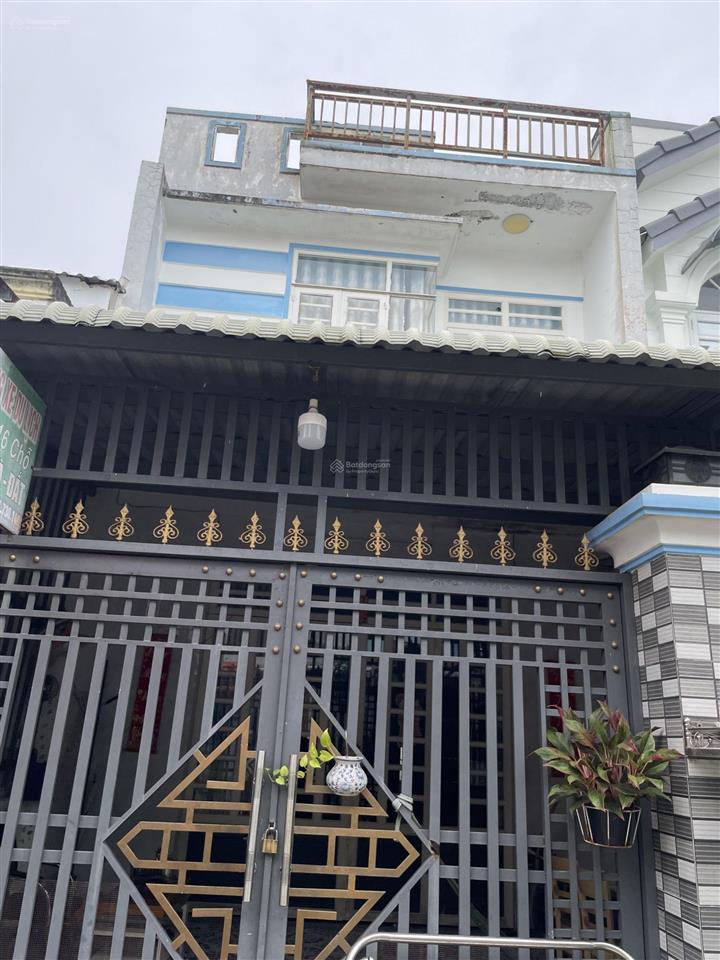 Chính chủ bán nhà ngay vòng xoay cần giuộc 3t 6pn 6wc 5x18 giá 1,8 tỷ có nt hxh  0901 970 *** ngâ