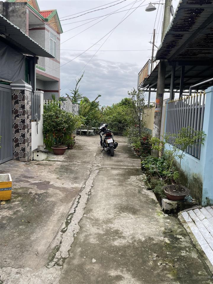 Chính chủ bán nhà ngay vòng xoay cần giuộc 3t 6pn 6wc 5x18 giá 1,8 tỷ có nt hxh  0901 970 *** ngâ