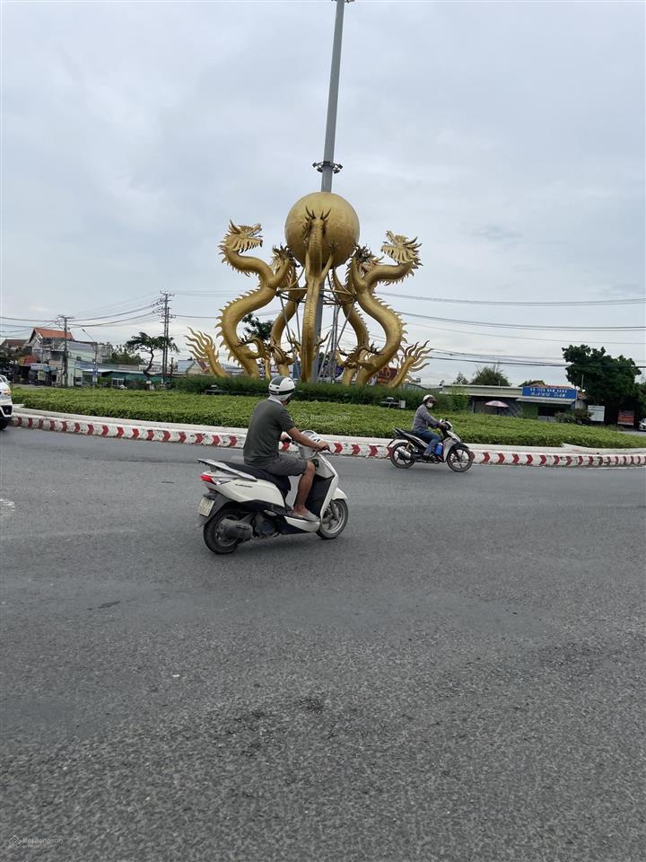 Chính chủ bán nhà ngay vòng xoay cần giuộc 3t 6pn 6wc 5x18 giá 1,8 tỷ có nt hxh  0901 970 *** ngâ