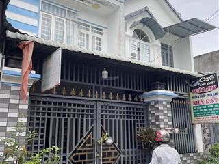 Chính chủ bán nhà ngay vòng xoay cần giuộc 3t 6pn 6wc 5x18 giá 1,8 tỷ có nt hxh  0901 970 *** ngâ