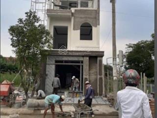 Chính chủ bán nhà mt 5x18 mới 2 tầng giá 4,4 tỷ chốt 4,32 tỷ bớt lộc nhà mới  0901 970 *** ngân.