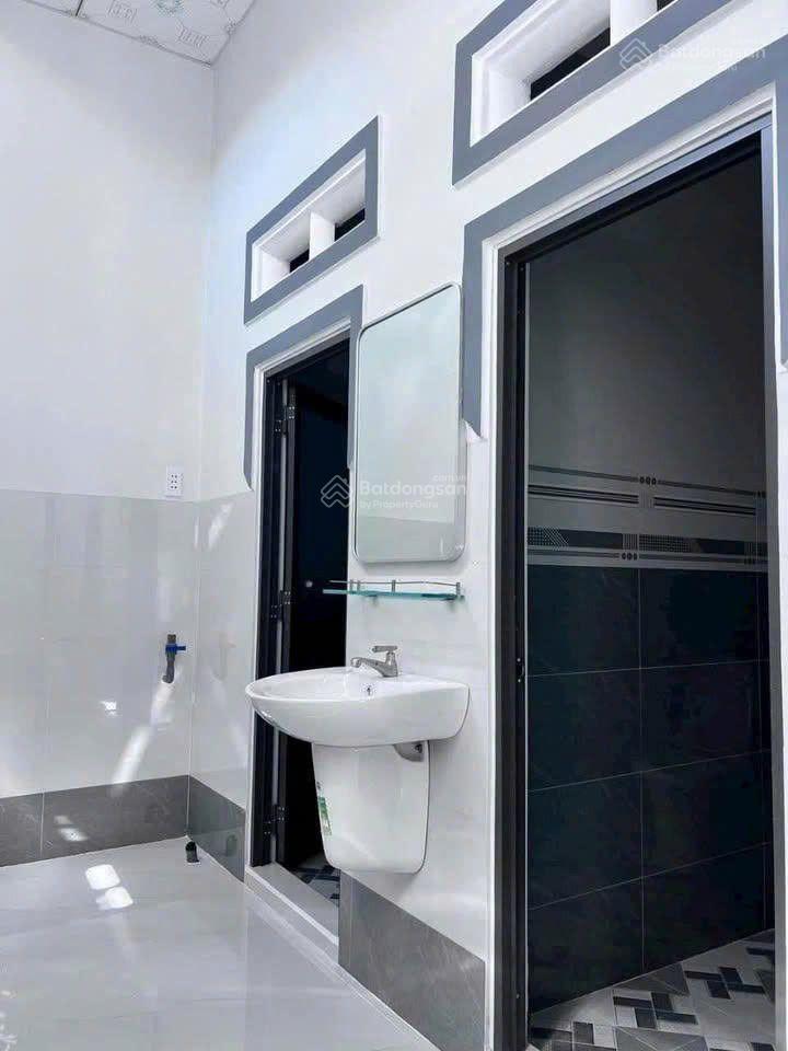 Chủ kẹt tiền bán gấp nhà cấp 4 sổ hồng riêng, diện tích 115m2 ngay kdc phong phú giá 680triệu