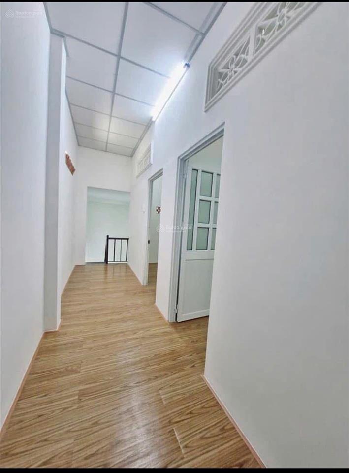 Bán nhà cấp 4 sổ hồng riêng, diện tích 100m2, gần chợ bình hưng giá 735triệu