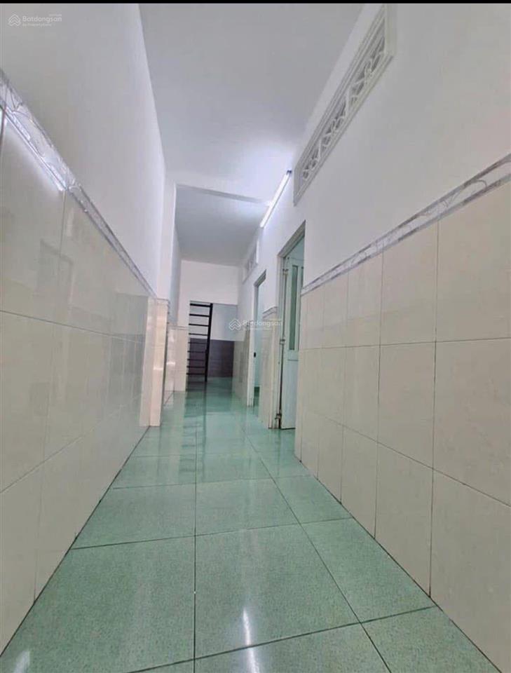 Bán nhà cấp 4 sổ hồng riêng, diện tích 100m2, gần chợ bình hưng giá 735triệu