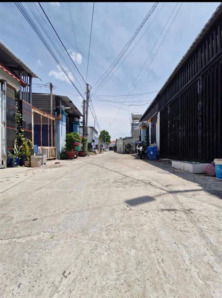 Bán nhà cấp 4 sổ hồng riêng, diện tích 100m2, gần chợ bình hưng giá 735triệu