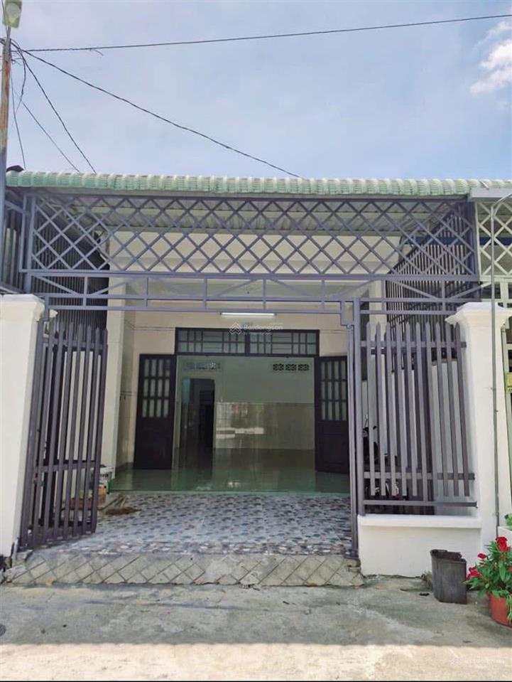 Bán nhà cấp 4 sổ hồng riêng, diện tích 100m2, gần chợ bình hưng giá 735triệu