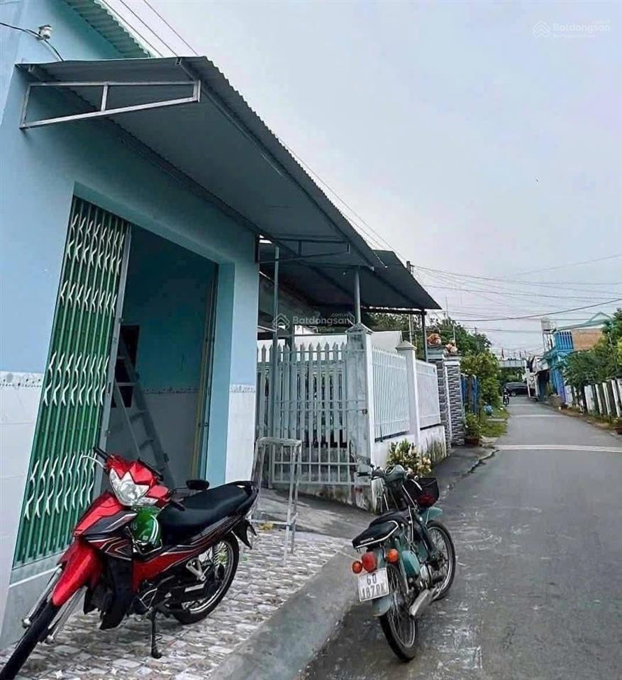 Chủ ngộp bán nhà kèm 8 phòng trọ đang cho thuê full (154m2) kế bên chợ hưng long shr giá 820triệu