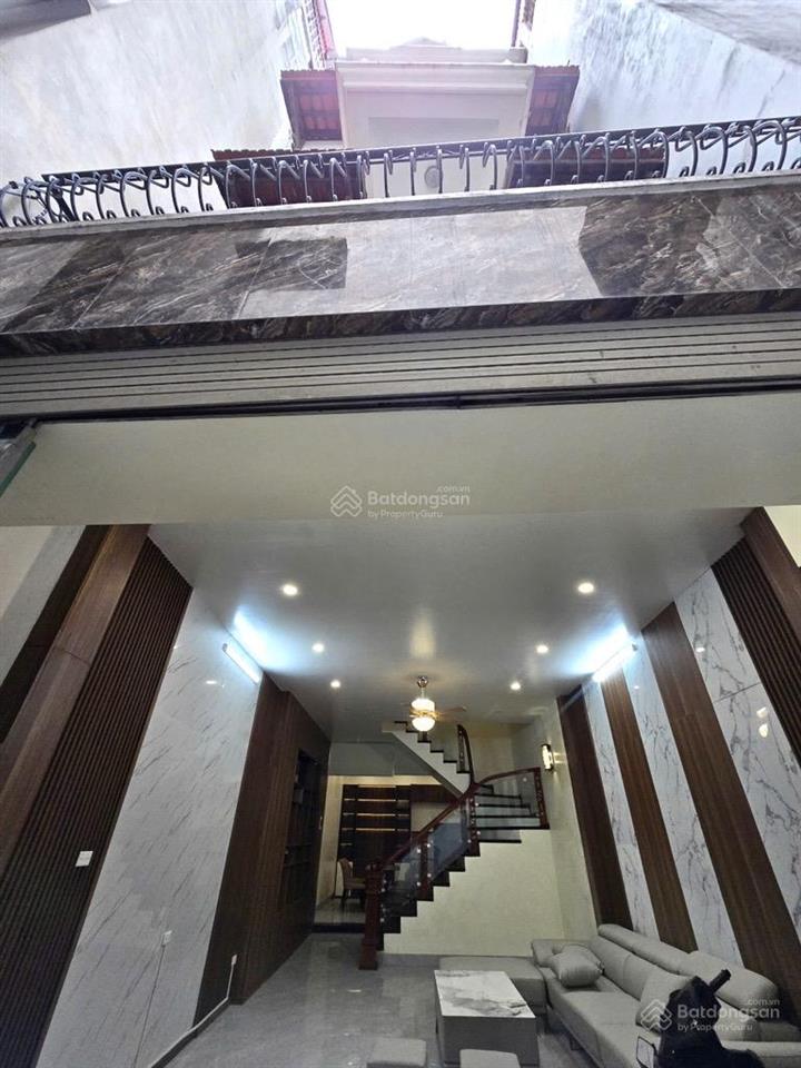 Bán nhà phố trần thái tông, 42m2, 5 tầng, 7 ngủ, ô tô đỗ trước nhà, giá chỉ 11,9 tỷ