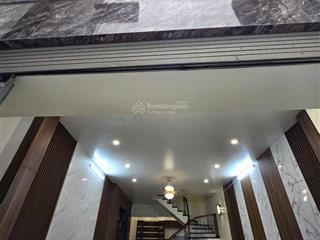 Bán nhà phố trần thái tông, 42m2, 5 tầng, 7 ngủ, ô tô đỗ trước nhà, giá chỉ 11,9 tỷ